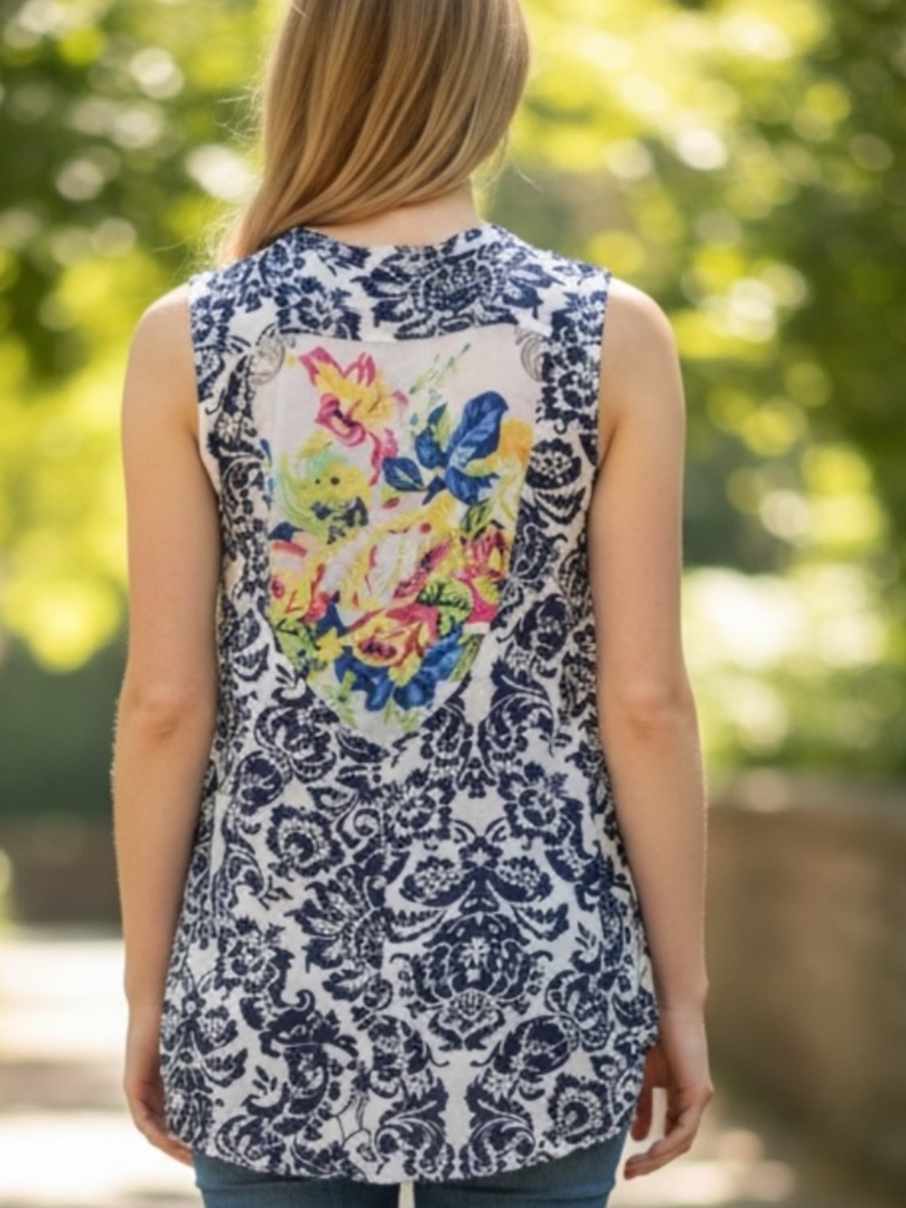 Aratta Navy and White Floral-Print Sleeveless Button Down Top
